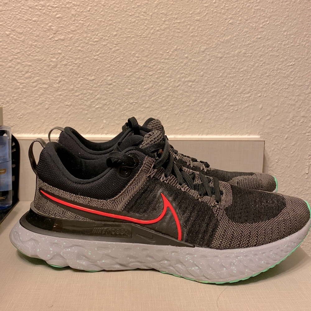 Mens NIKE INFINITY REACT 10.5!